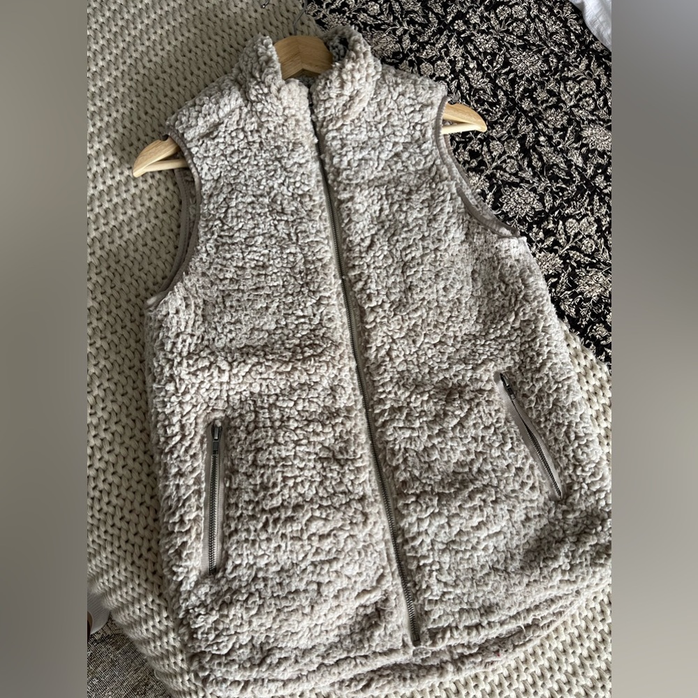 Thread & Supply Vest